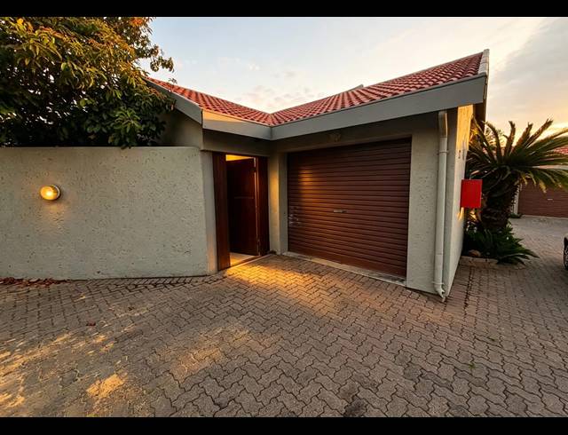 3 BEDROOM TOWNHOUSE FOR SALE IN VANDERBIJLPARK SE 3